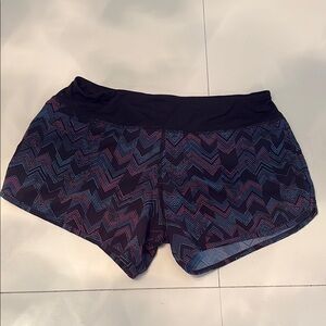 Chevron Patterned Athletic Shorts
